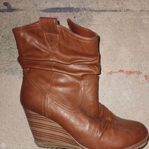Wedge boots